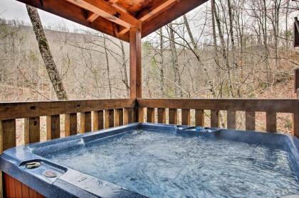 Gatlinburg Mountainside Escape with Outdoor Hot Tub! - image 10
